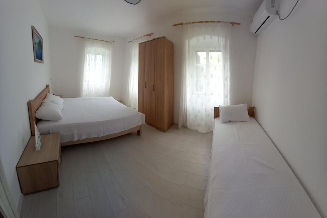 Apartments Dabovic Cattaro Esterno foto